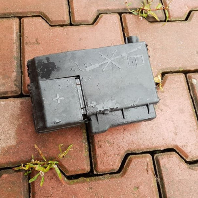 Skrzynka puszka obudowa Opel Insignia 13285113