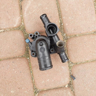 Termostat obudowa VIVARO TRAFIC 8200781512