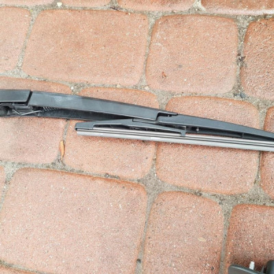 Wycieraczka tył tylna kombi HB Opel Astra K V