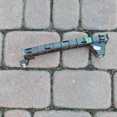 Prowadnica szyby prawy tył Opel Mokka 95374832