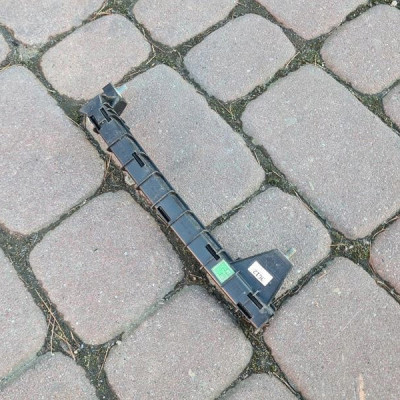 Prowadnica szyby lewy tył Opel Mokka 95374831