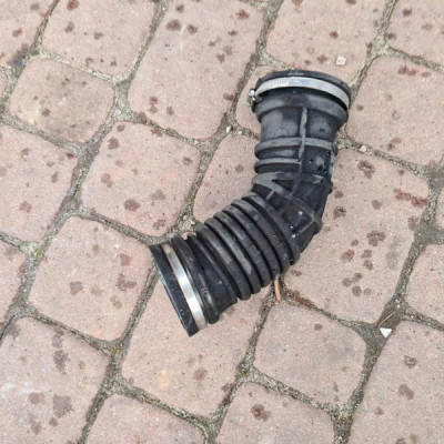 Rura przewód powietrza 1.7CDTI Opel Mokka 95374553