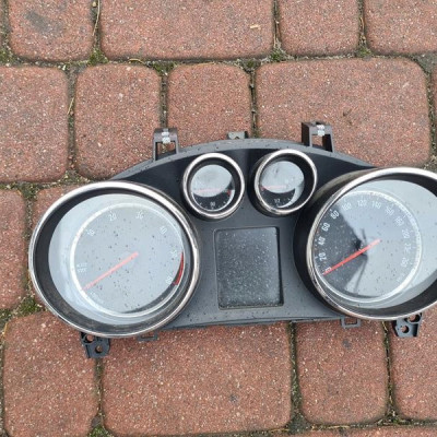 Licznik zegary europa 1.7cdti Opel Mokka 95375175