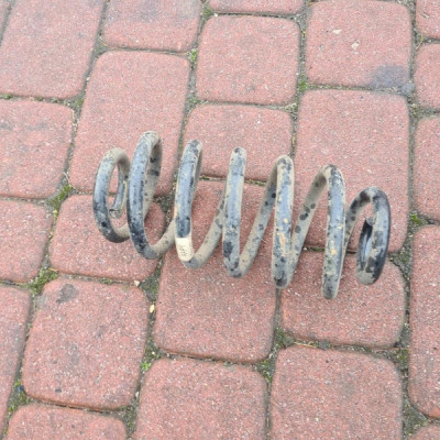 Sprężyna tył tylna zawieszenia Opel Mokka AAPY