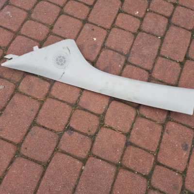 Słupek wewnetrzny lewy Opel Mokka 95392756