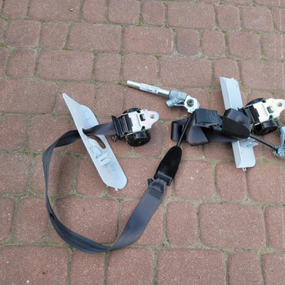 Pas pasy napinacze ORYGINAŁ Opel Corsa E 13427745