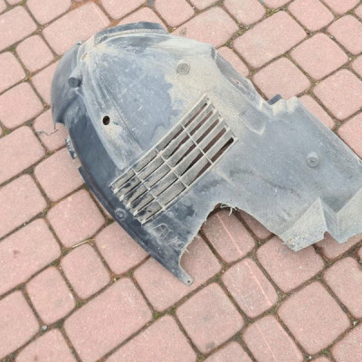 Nadkole przód przednie Vivaro Trafic 3 638443213R