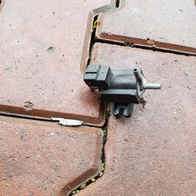 ELEKTROZAWÓR OPEL INSIGNIA 1.6 TURBO 55557829