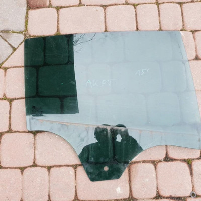 Szyba tył tylna ciemna prawa Opel Astra K V 2015r