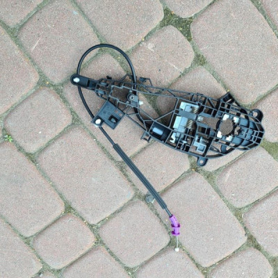 Podstawa klamki przód lewy EU Opel Insignia B