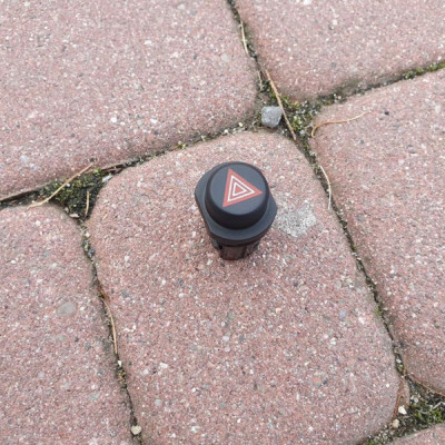 Przełącznik awaryjnych Opel Astra K V 13470606