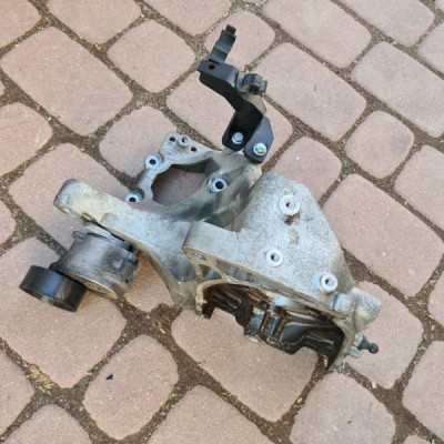 Łapa mocowanie pompy Opel Combo D 55226624