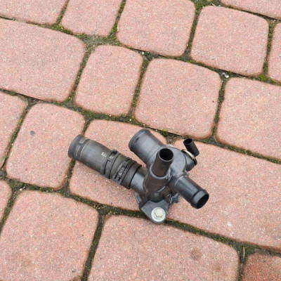 Obudowa termostatu 2.0t 250km Opel Insignia