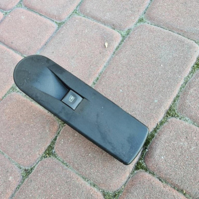 Przełącznik szyby przód prawy Renault Captur