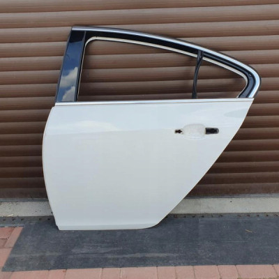 Drzwi tył tylne sedan HB Opel Insignia igły Z40r