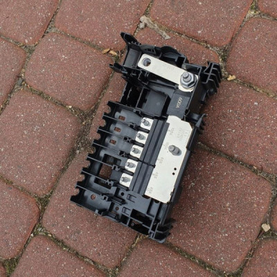 Bezpieczniki skrzynka Opel Astra K V LIFT 39116136