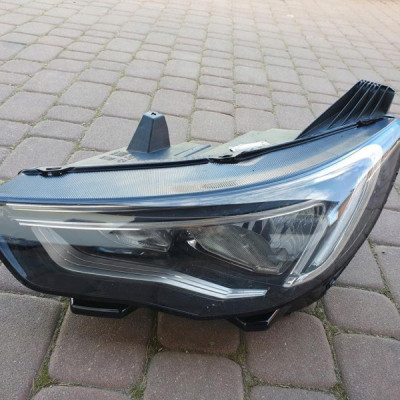 Lampa przód lewa OPEL Grandland X Uszkodzona