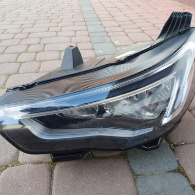Lampa przód lewa OPEL Grandland X Uszkodzona