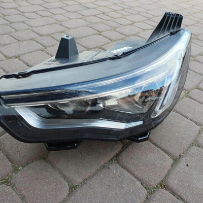 Lampa przód lewa OPEL Grandland X Uszkodzona
