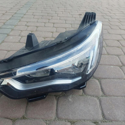 Lampa przód lewa OPEL Grandland X Uszkodzona