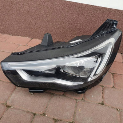 Lampa przód lewa OPEL Grandland X Uszkodzona