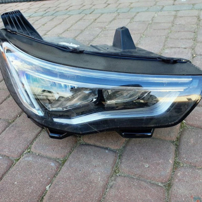 Lampa przód prawa OPEL Grandland X Uszkodzona