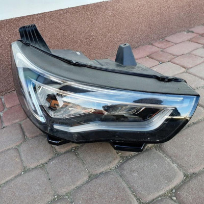 Lampa przód prawa OPEL Grandland X Uszkodzona