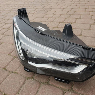 Lampa przód prawa OPEL Grandland X Uszkodzona