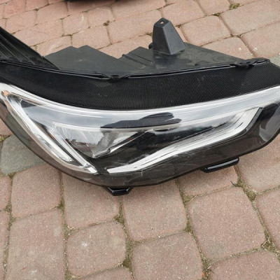 Lampa przód prawa OPEL Grandland X Uszkodzona