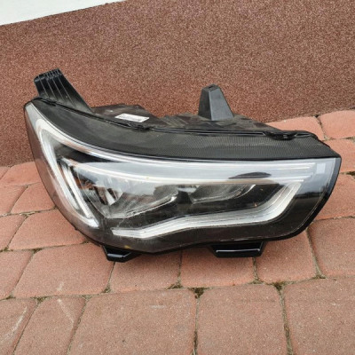 Lampa przód prawa OPEL Grandland X Uszkodzona