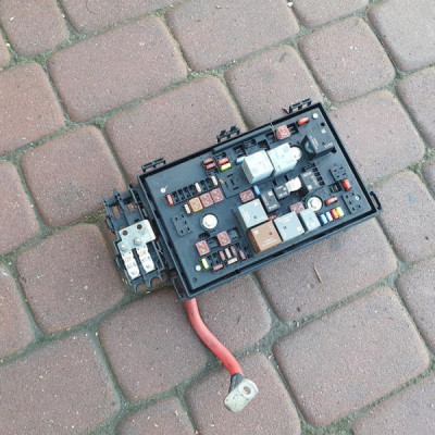 Skrzynka bezpieczników BSI moduł Opel Astra J IV