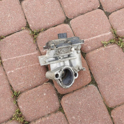 Przepustnica 1.6 Vivaro B Trafic III 147102408R