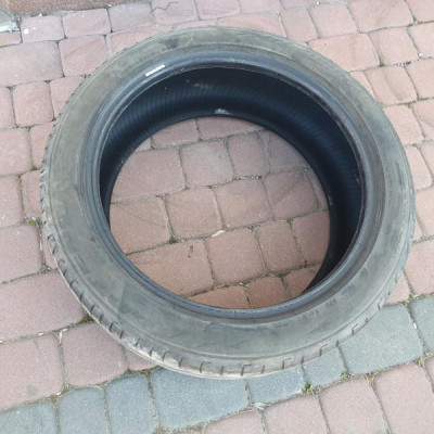 Opona Bridgestone Potenza 235/45R19 95W 1szt