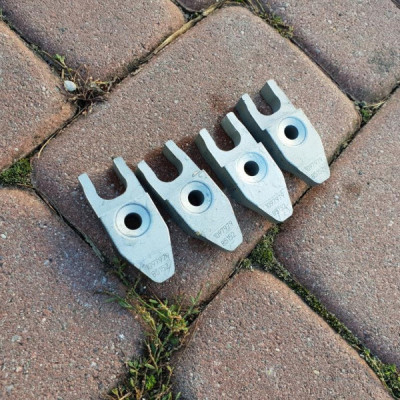 Trzymak uchwyt wtrysku Opel Astra K V 1097979