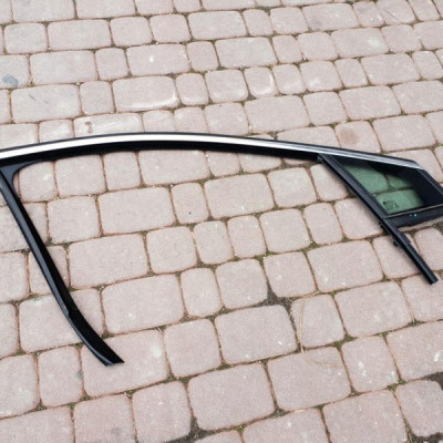 Zgarniacz szyba przód prawa Opel Astra K V 2015r