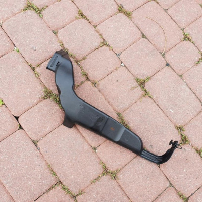 Rura nadmuch nawiewu na nogi deski Opel Astra K V