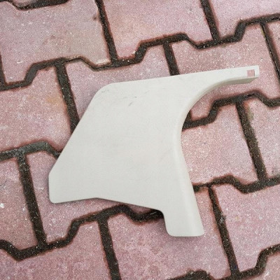 Osłona słupka lewa Mercedes W218 CLS A2126800506