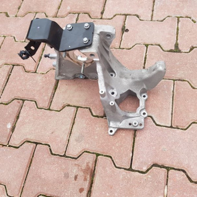 ŁAPA MOCOWANIE POMPY OPEL ASTRA J IV 2.0 55574721