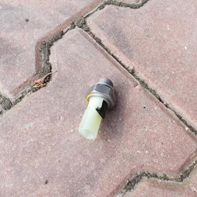 Czujnik zawór Movano Master 2.3 DCI