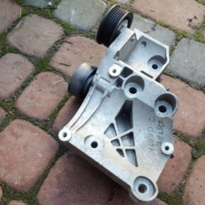 Łapa Mocowanie Sprężarki Opel Zafira C 55582510