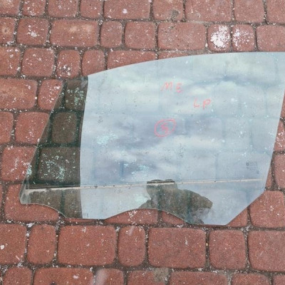 Szyba przód lewa drzwi Opel Meriva B 2015r