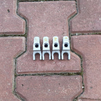 Łapki mocowanie OPEL VIVARO TRAFIC 82546007382