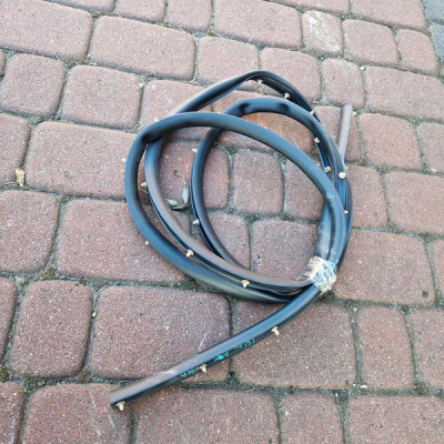 Uszczelka wewnetrzna drzwi zgarniacz prawa tył HB Opel Insignia B