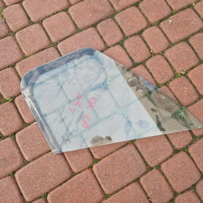 Szyba przód przednia drzwi mała lewa kierowca Vivaro B Trafic III 2015r