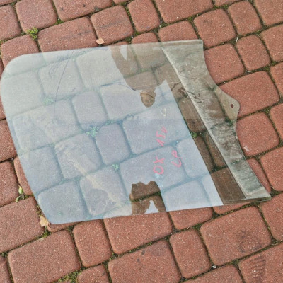 Szyba przód przednia drzwi duza lewa kierowca Vivaro B Trafic III 2015r