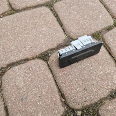 Przycisk otwierania klapy tylnej tył Renault Captur II 2 906069264R