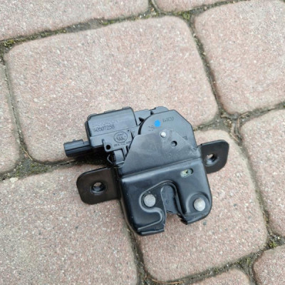 Zamek klapy tylnej tył rygiel Renault Captur II 2 846304010R