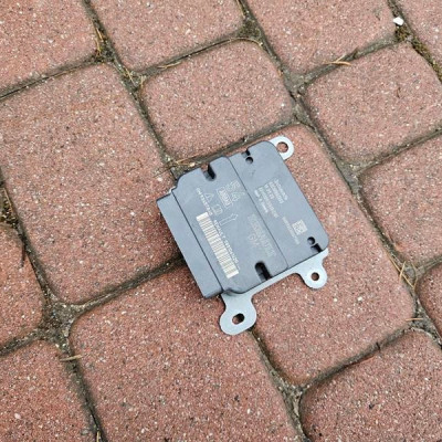 Sterownik poduszek Vivaro B Trafic III Talento 93457848 985106142R