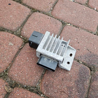 Podgrzewacz świec zarowych Vivaro B Trafic III Talento 271203982R