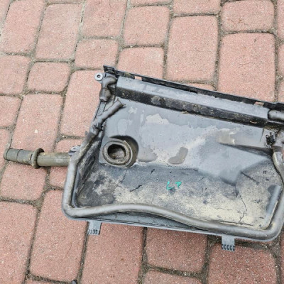 Podszybie odpływ wody lewy EU Vivaro B Trafic III Talento 668416578R